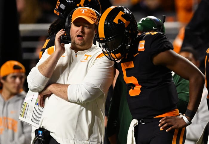 Josh Heupel talks through a play with QB Hendon Hooker.
